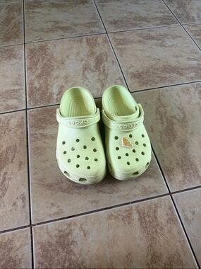 CROCS Classic Clog in Pale Mint Green